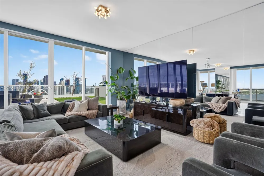 2020 Bayshore Dr #3708 Miami, FL 33137
