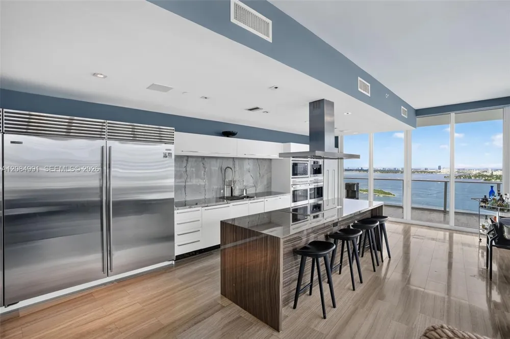 2020 Bayshore Dr #3708 Miami, FL 33137