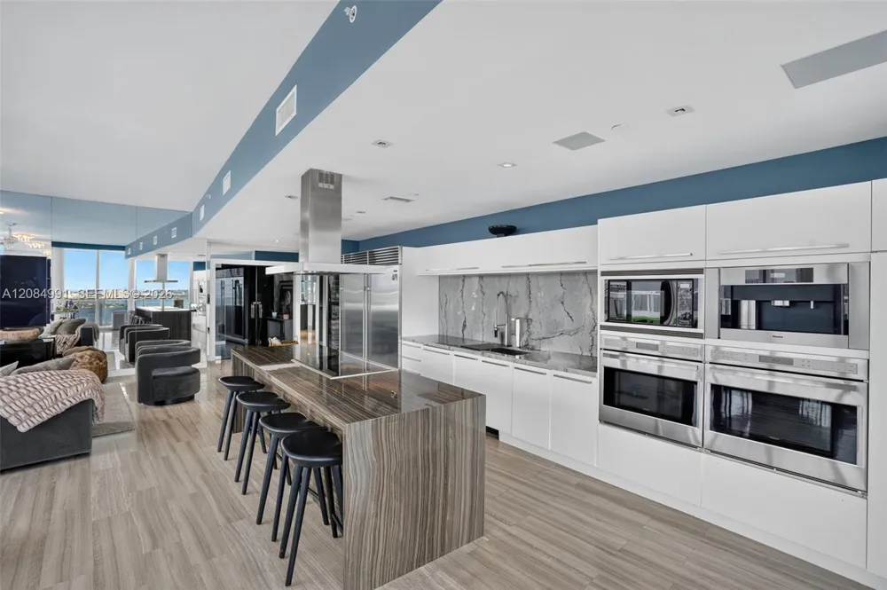 2020 Bayshore Dr #3708 Miami, FL 33137