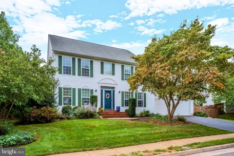 303 OAKCREST MANOR DRIVE NE