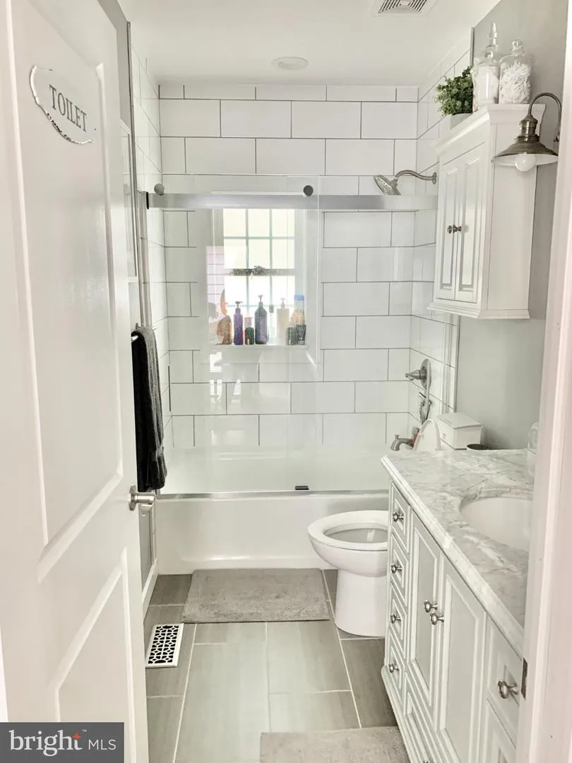 135 E WAYNE TERRACE Collingswood, NJ 08108