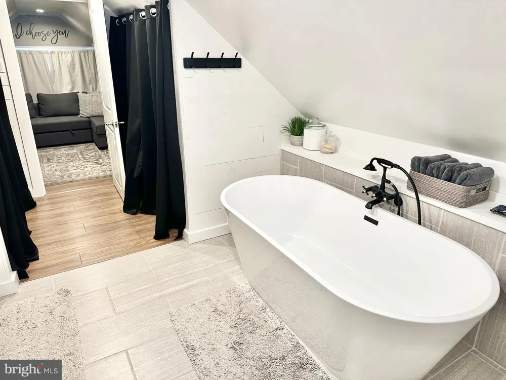 135 E WAYNE TERRACE Collingswood, NJ 08108