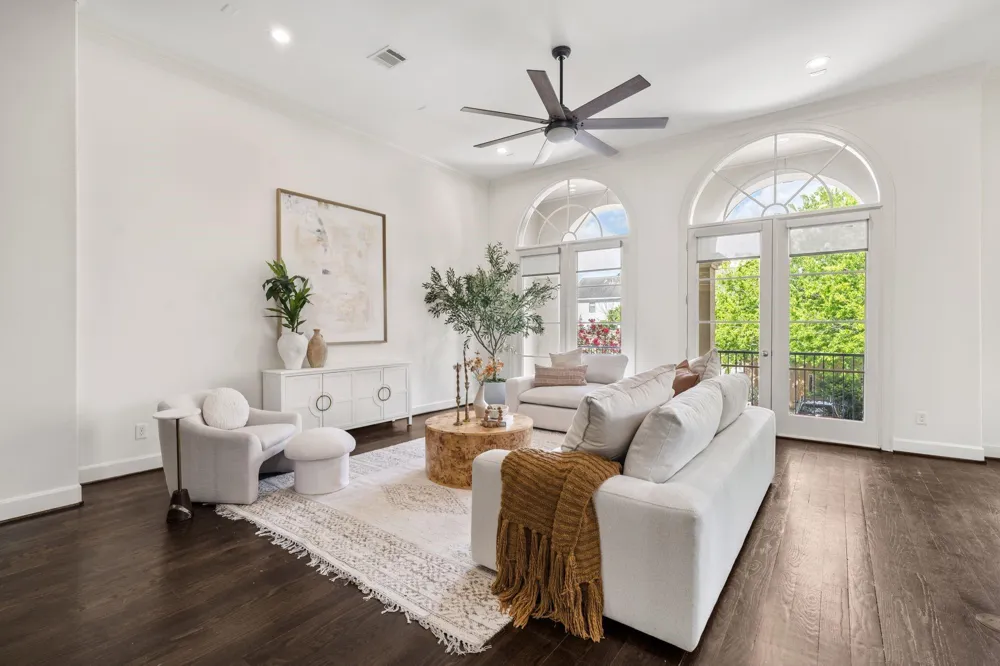 908 Thompson Street Houston, TX 77007