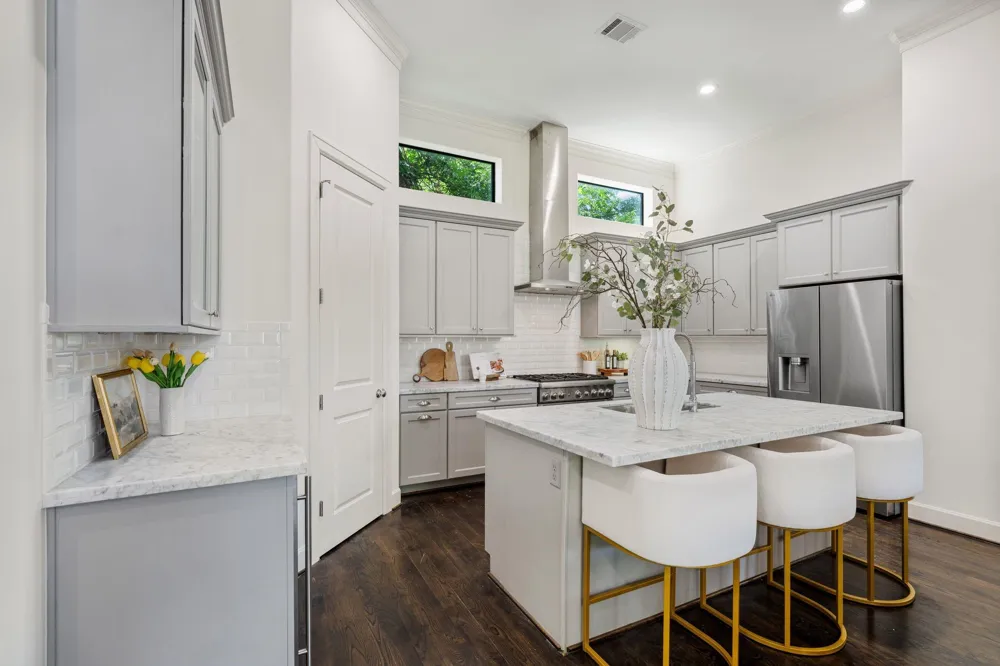 908 Thompson Street Houston, TX 77007