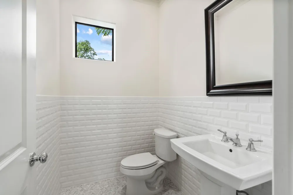 908 Thompson Street Houston, TX 77007