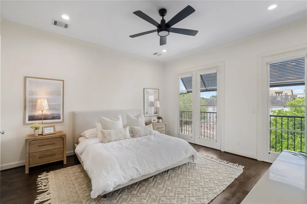 908 Thompson Street Houston, TX 77007