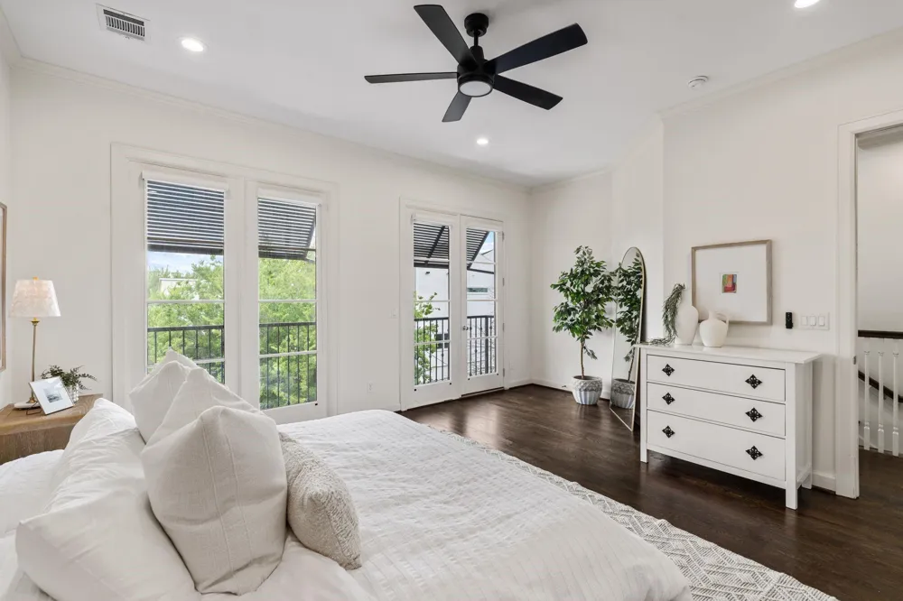 908 Thompson Street Houston, TX 77007