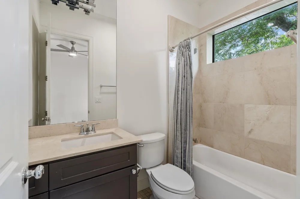 908 Thompson Street Houston, TX 77007