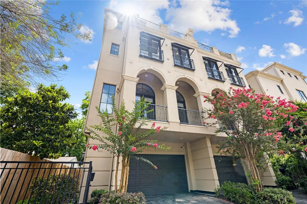 908 Thompson Street Houston, TX 77007