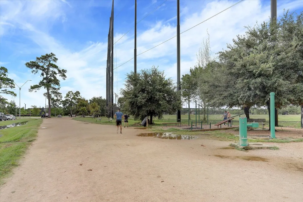 908 Thompson Street Houston, TX 77007