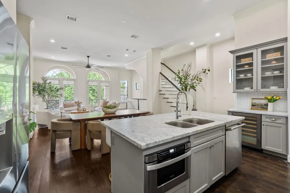 908 Thompson Street Houston, TX 77007