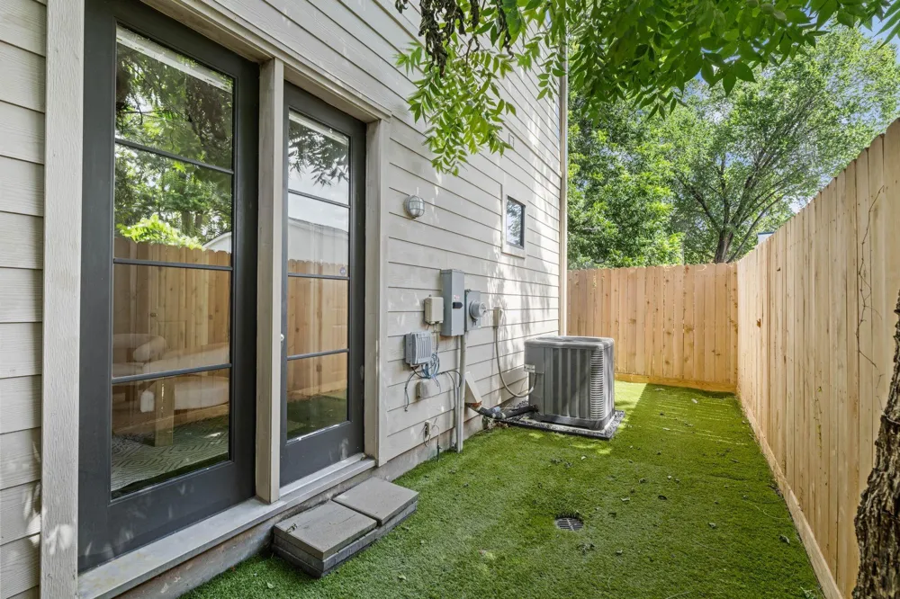 908 Thompson Street Houston, TX 77007
