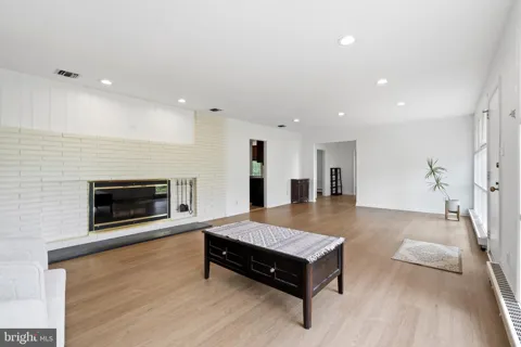 707 FORREST AVENUE