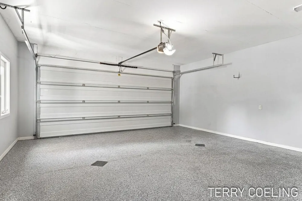 5924 Elmwood Lake Drive Hudsonville, MI 49426