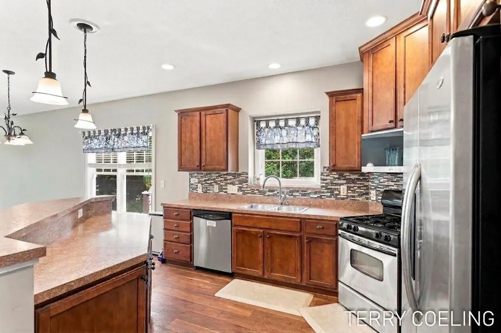5924 Elmwood Lake Drive Hudsonville, MI 49426