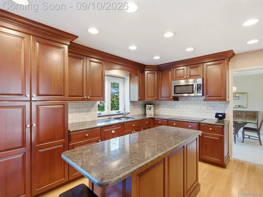 3569 Wedgewood Drive Rochester Hills City, MI 48306