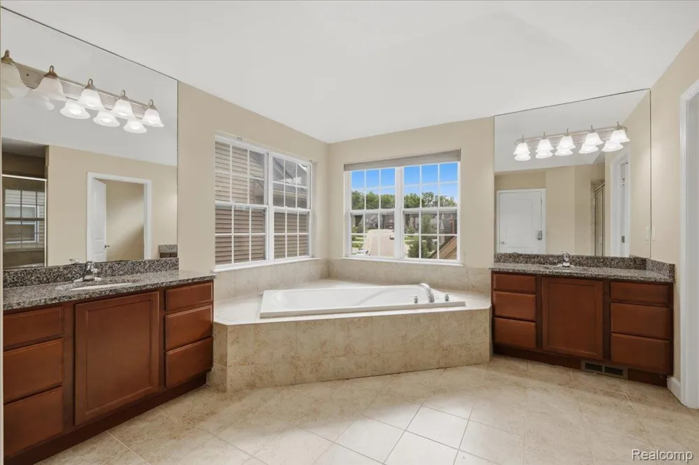 4810 E Stonegate Circle Orion Charter Township, MI 48359