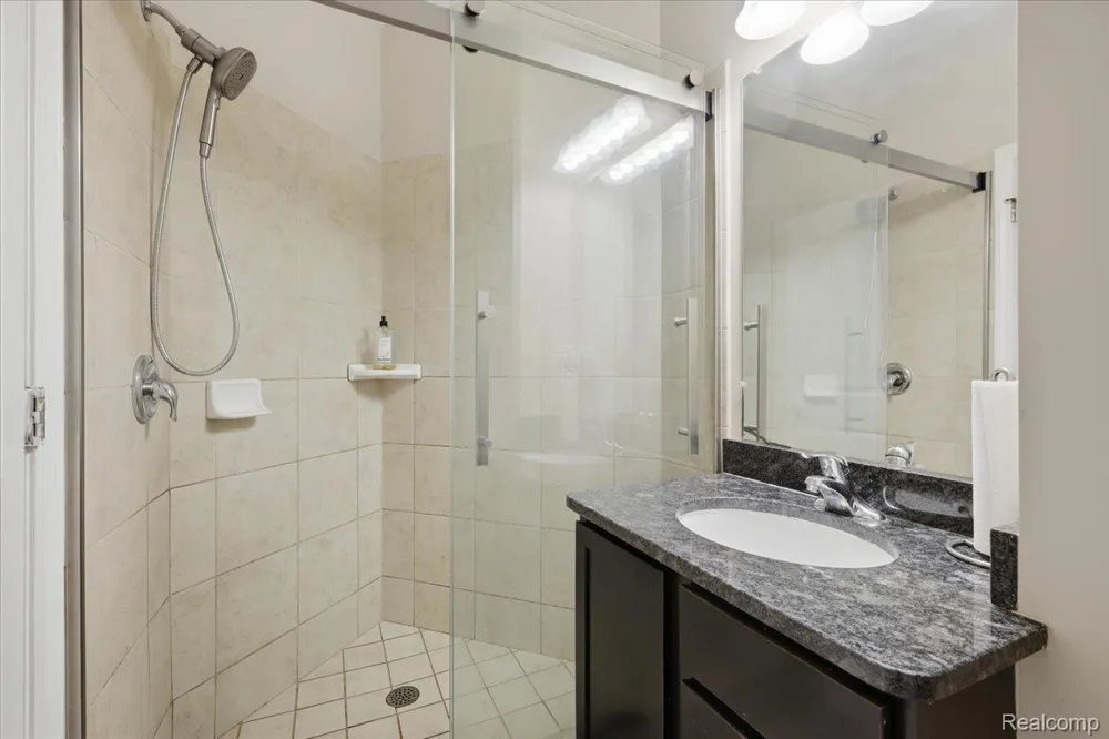 4810 E Stonegate Circle Orion Charter Township, MI 48359