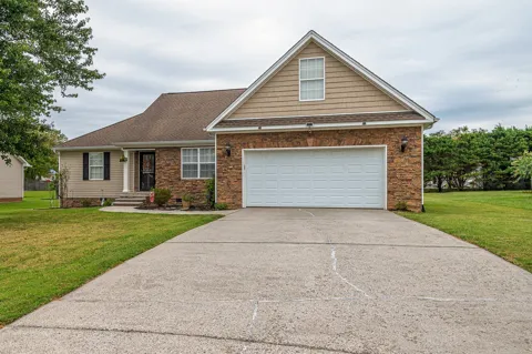 213 Thoroughbred Dr NW