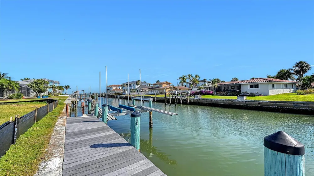 536 GUNWALE LANE Longboat Key, FL 34228