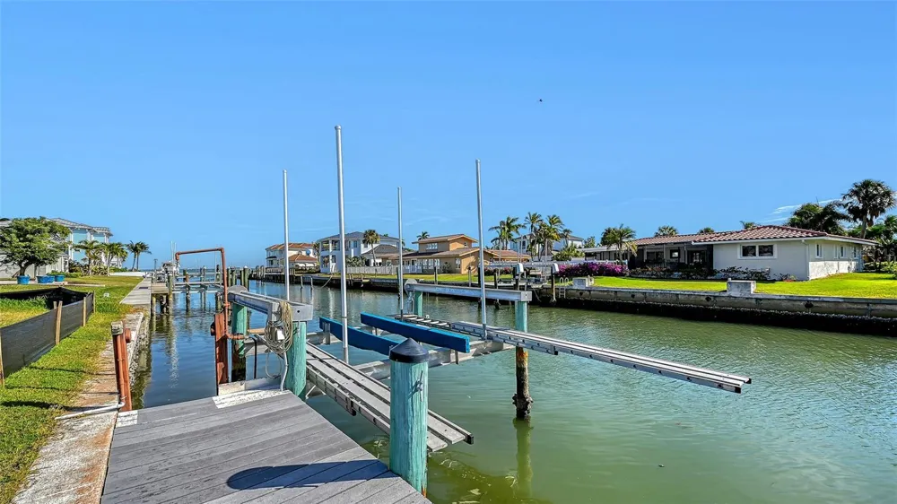 536 GUNWALE LANE Longboat Key, FL 34228