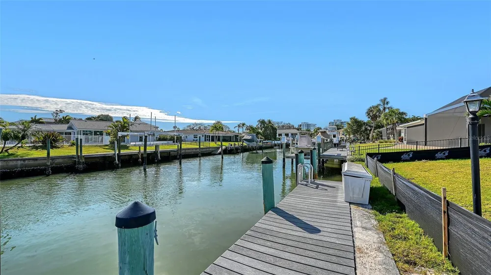 536 GUNWALE LANE Longboat Key, FL 34228