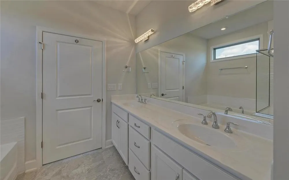 2457 Naples Street Hoschton, GA 30548