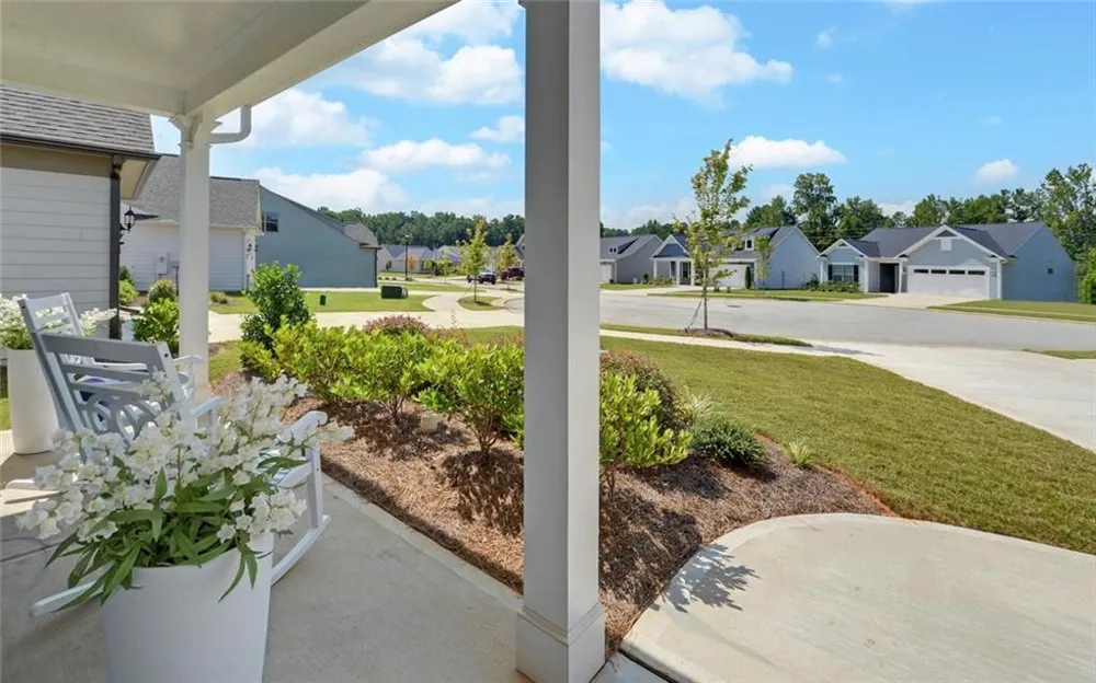 2457 Naples Street Hoschton, GA 30548