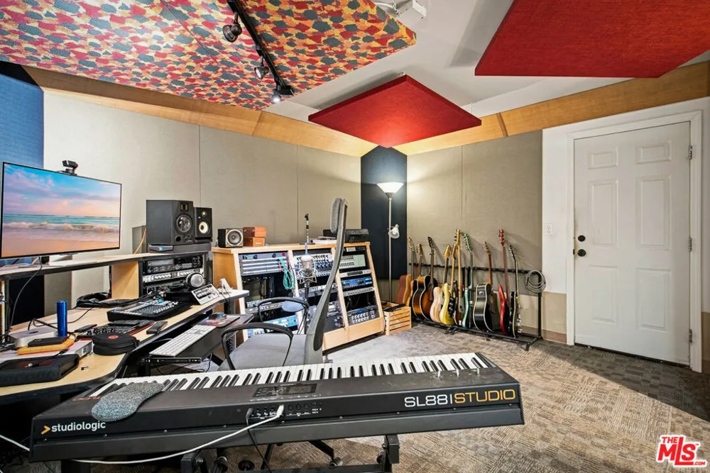 12123 Addison Street Los Angeles, CA 91607