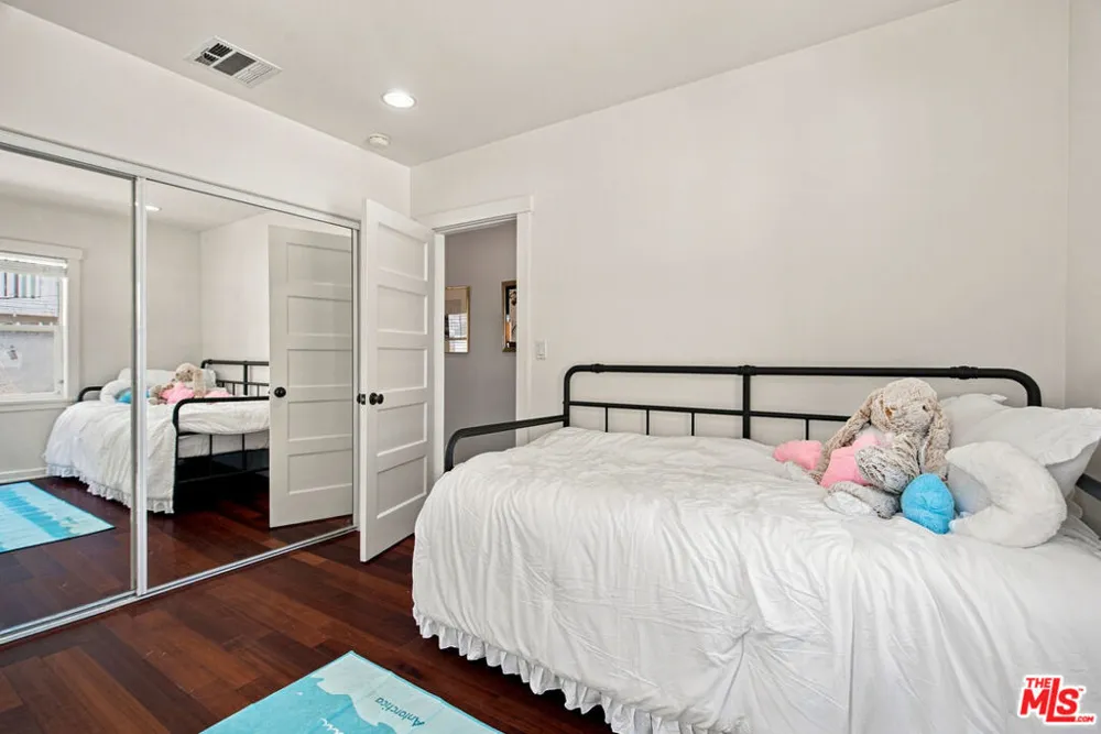 12123 Addison Street Los Angeles, CA 91607