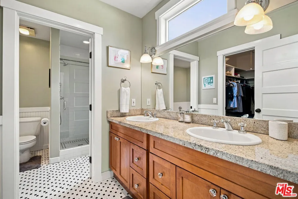 12123 Addison Street Los Angeles, CA 91607
