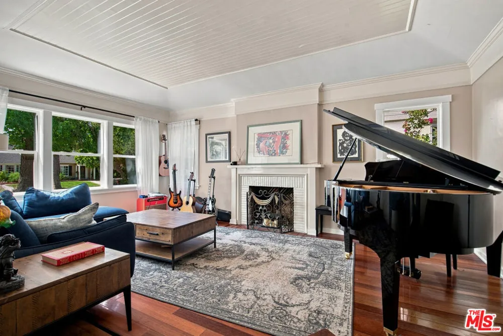 12123 Addison Street Los Angeles, CA 91607
