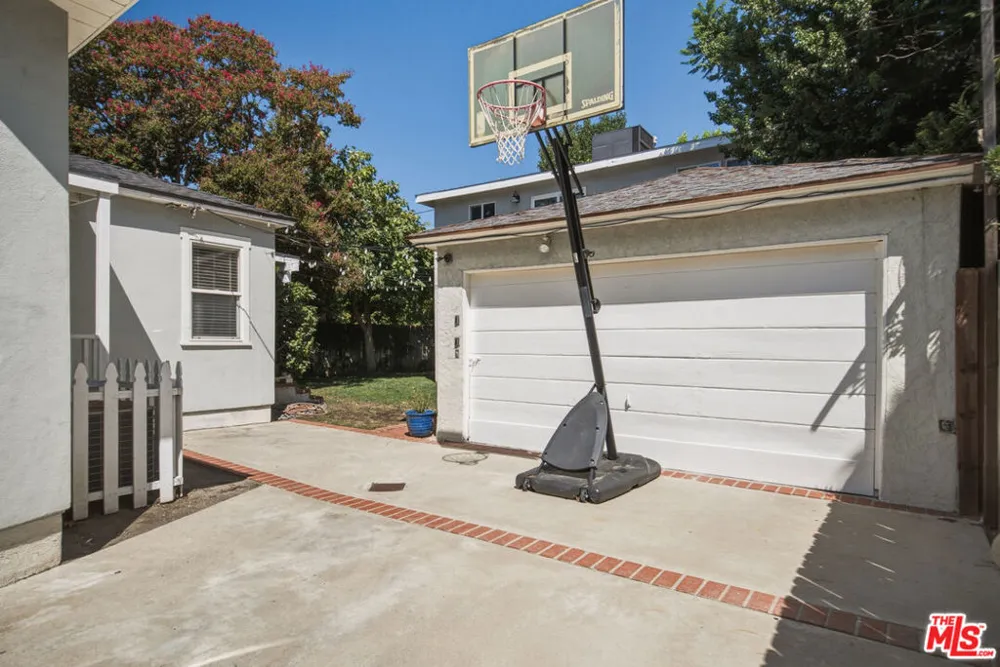 12123 Addison Street Los Angeles, CA 91607