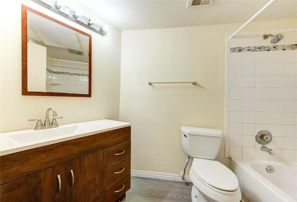 10811 Richmond Avenue #9 Houston, TX 77042