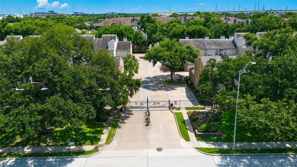 10811 Richmond Avenue #9 Houston, TX 77042