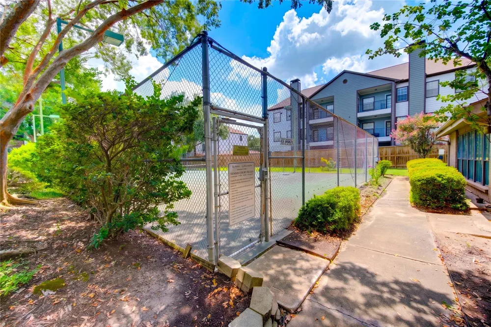 10811 Richmond Avenue #9 Houston, TX 77042