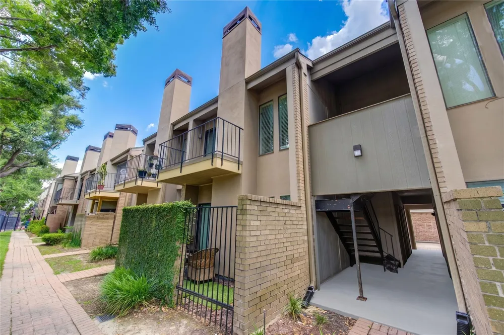 10811 Richmond Avenue #9 Houston, TX 77042