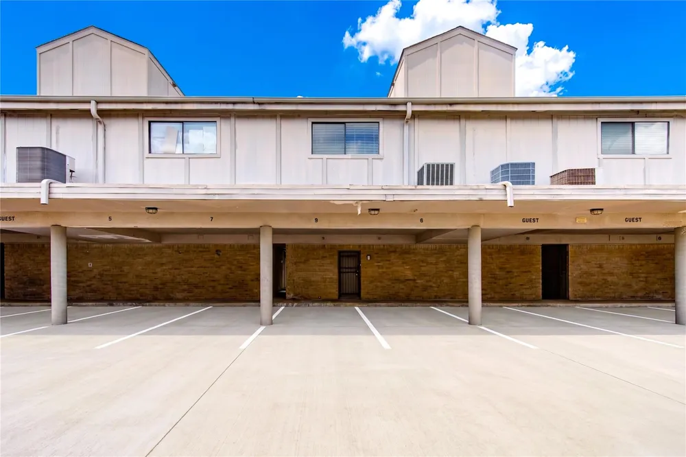 10811 Richmond Avenue #9 Houston, TX 77042