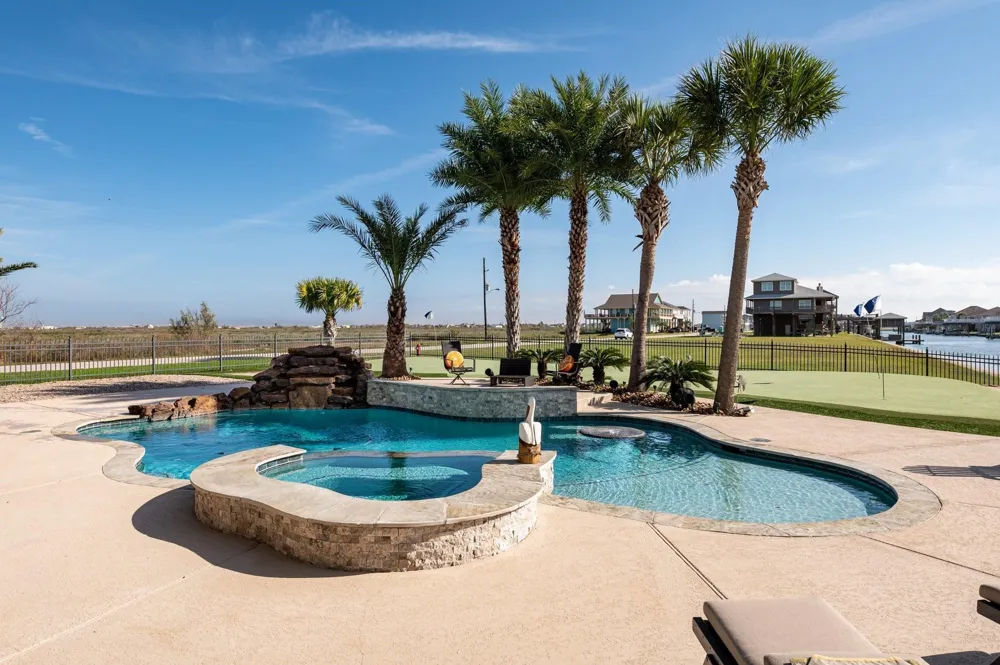 1239 Lagoon Drive Crystal Beach, TX 77650