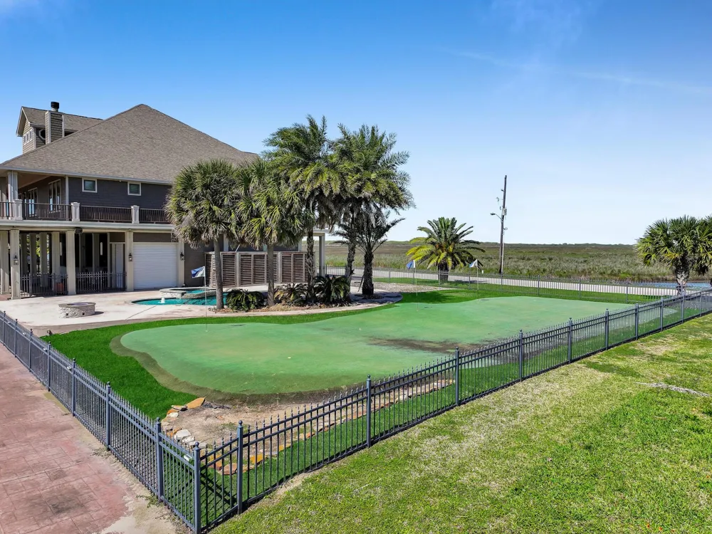1239 Lagoon Drive Crystal Beach, TX 77650