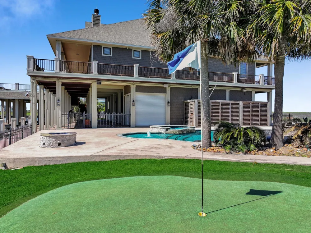 1239 Lagoon Drive Crystal Beach, TX 77650