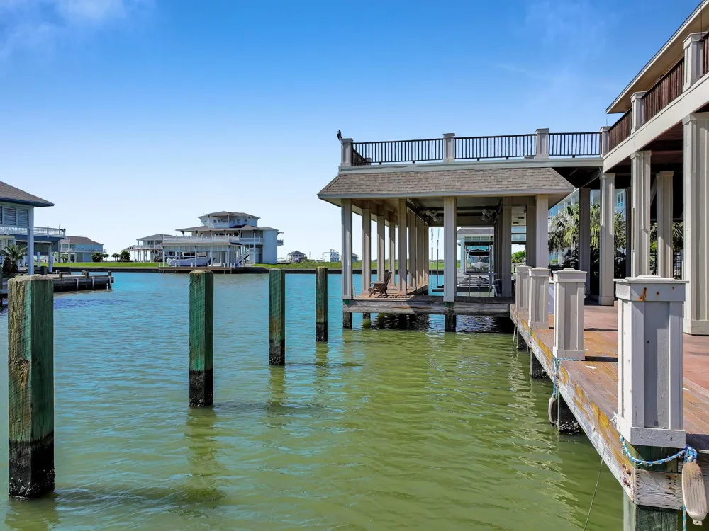 1239 Lagoon Drive Crystal Beach, TX 77650