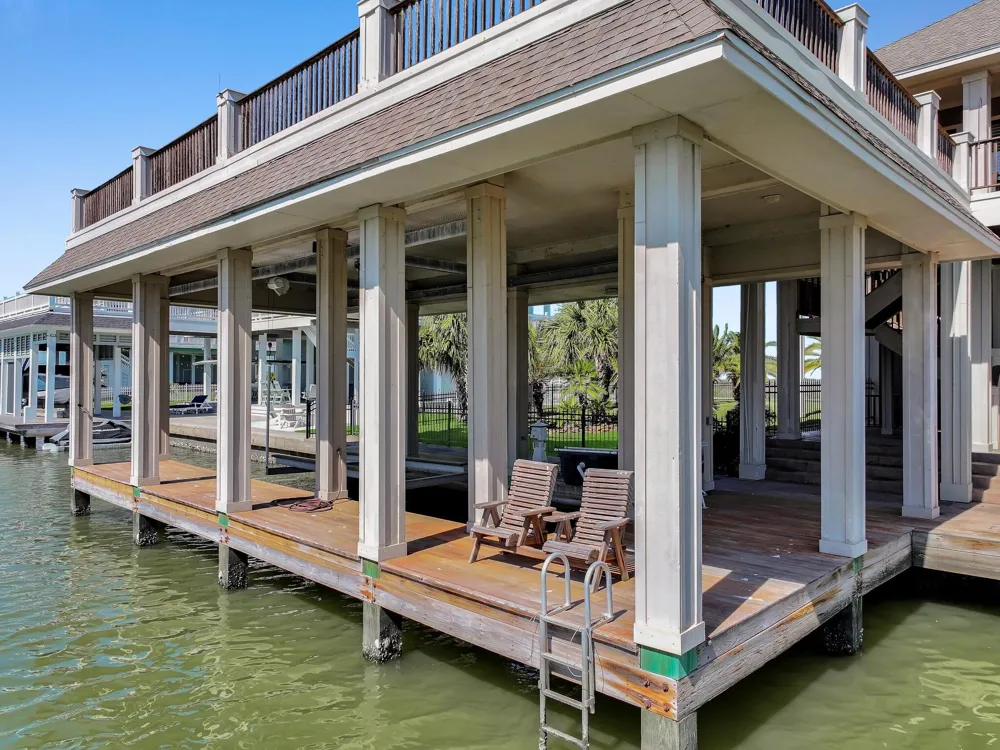 1239 Lagoon Drive Crystal Beach, TX 77650