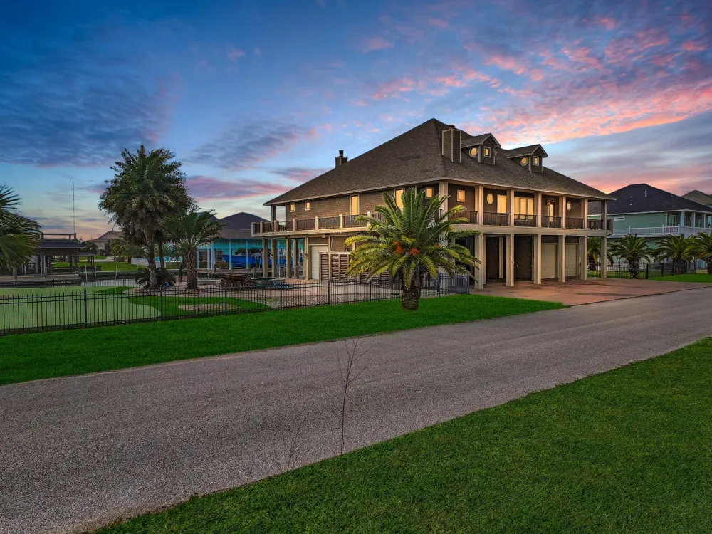 1239 Lagoon Drive Crystal Beach, TX 77650