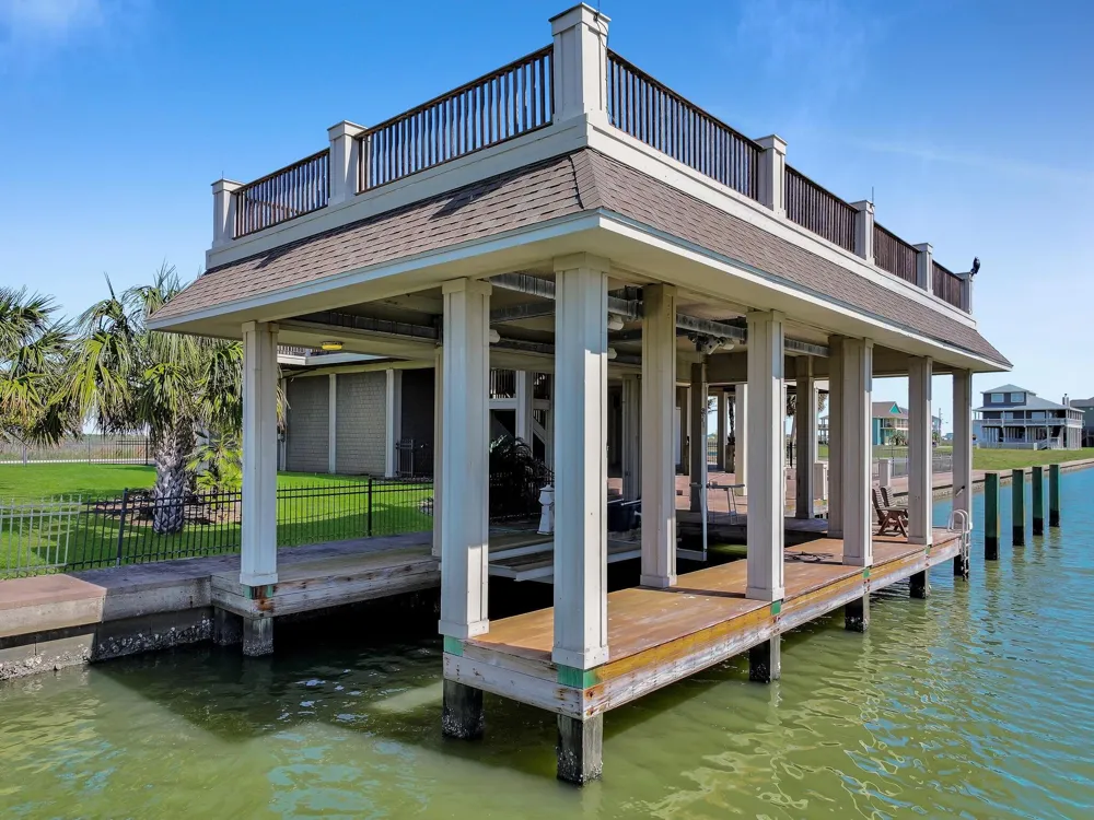 1239 Lagoon Drive Crystal Beach, TX 77650