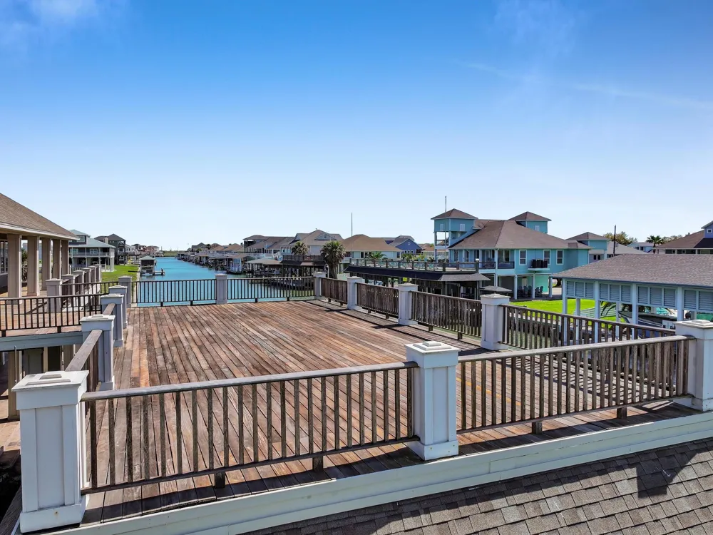1239 Lagoon Drive Crystal Beach, TX 77650