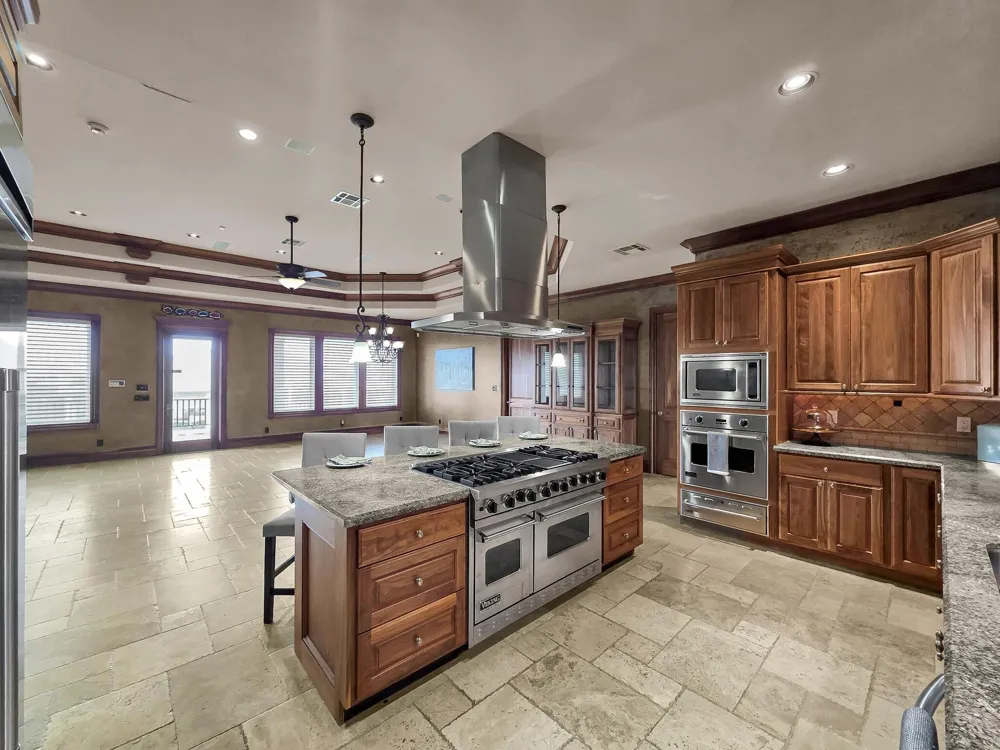 1239 Lagoon Drive Crystal Beach, TX 77650