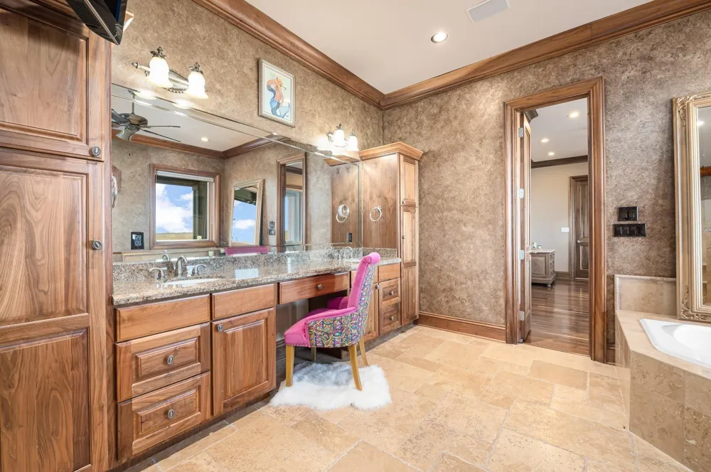 1239 Lagoon Drive Crystal Beach, TX 77650
