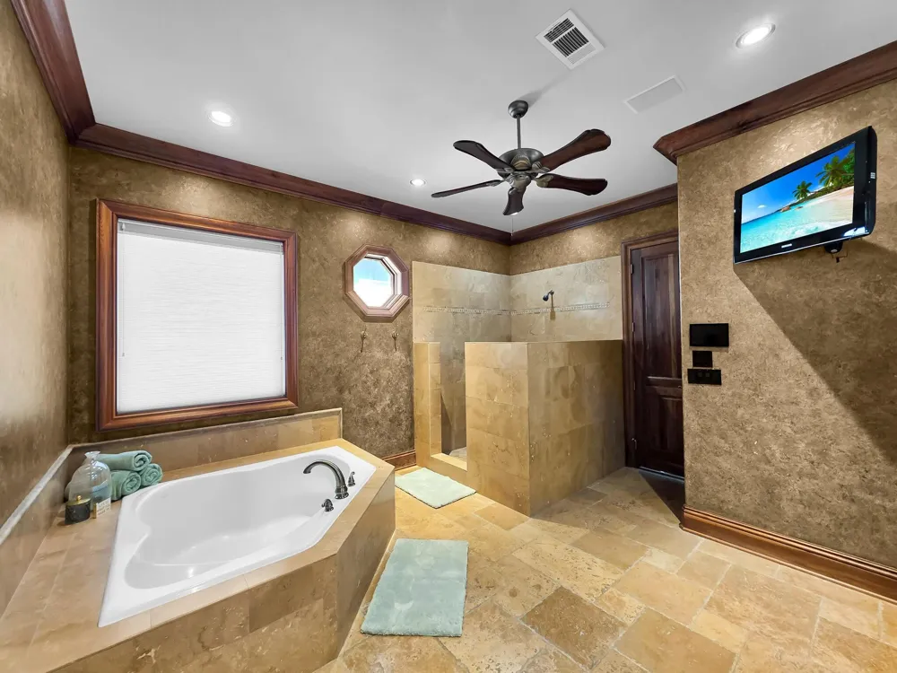 1239 Lagoon Drive Crystal Beach, TX 77650