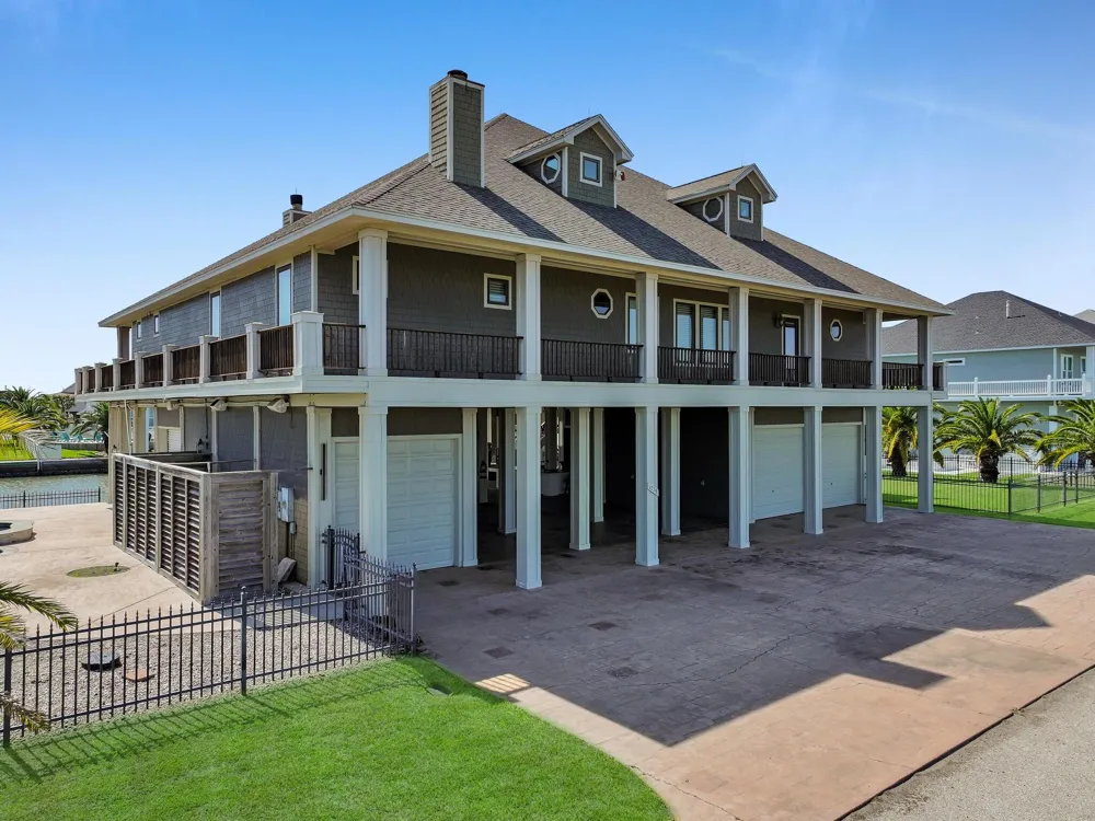 1239 Lagoon Drive Crystal Beach, TX 77650